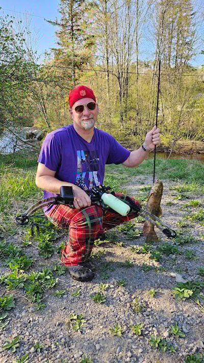 Bowfishing for suckers