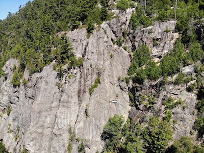 2 climbers at Arrows high on James Wall at Ranwick Rock