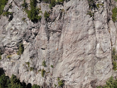 Climbers on the route SKYLINE