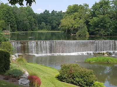 I love the falls and it's a great place to have a simple picnic nosh.