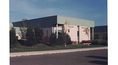 Image from May 1990 of the Oakville Public Library Glen Abbey Branch.