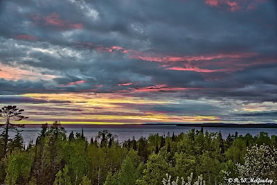 The Setting Sun Friday May 23rd, 2025 - Photo 1 of 4
