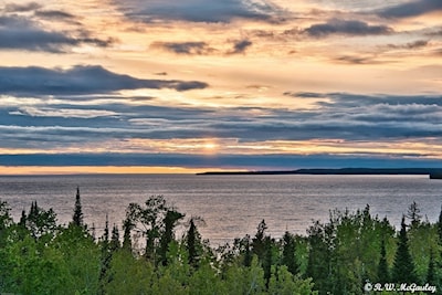 The Setting Sun Friday May 23rd, 2025 - Photo 3 of 4
